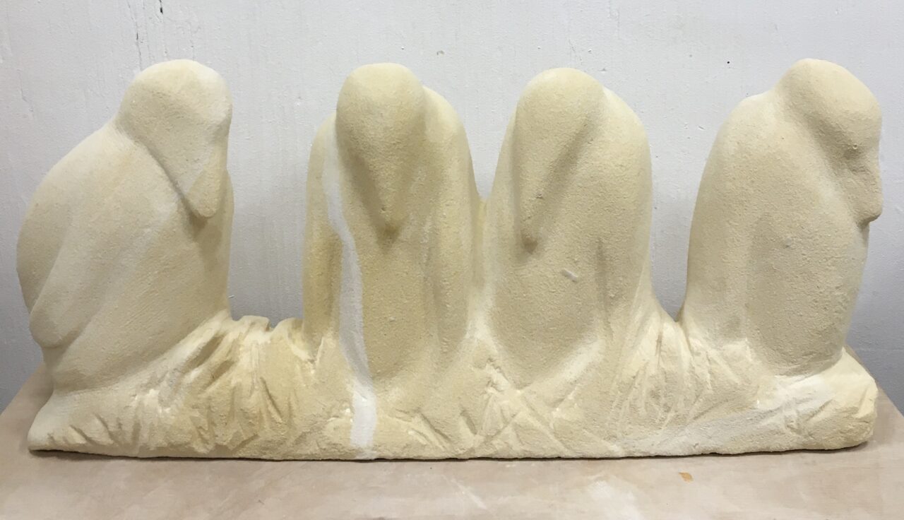 De treurenden, 4 Pinguïns, Mergel, 50 cm lang